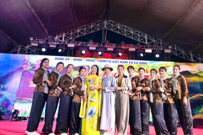 TRƯỜNG MN HOA LAN THAM GIA LỄ HỘI VĂN HÓA DÂN GIAN VIỆT BẮC VÀ ĐUA THUYỀN TRUYỀN THỐNG